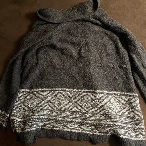 Motherhood sweater size M